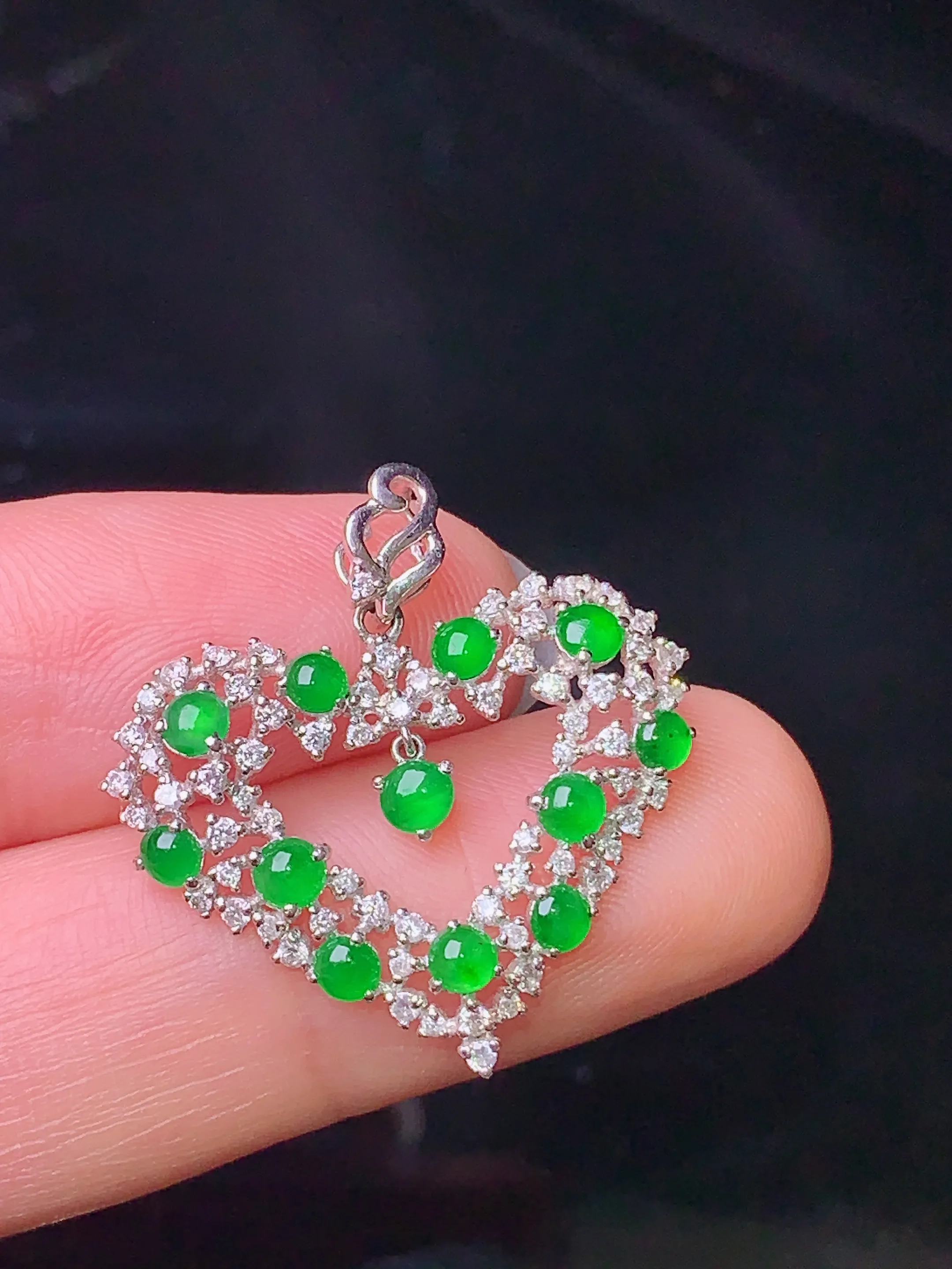 18k金钻镶嵌满绿蛋面组合吊坠 玉质细腻 色泽清新艳丽 整体尺寸25*24.3*2.8