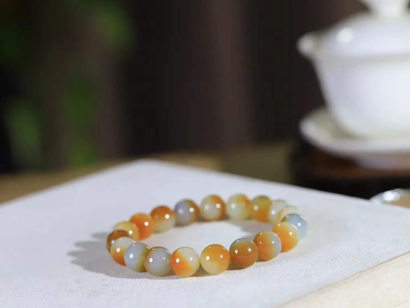 【珠圆玉润.手串】

精品️和田玉三色珠圆玉润手串 玉质温润细腻  整串打磨圆润，佩戴舒适。珠珠落