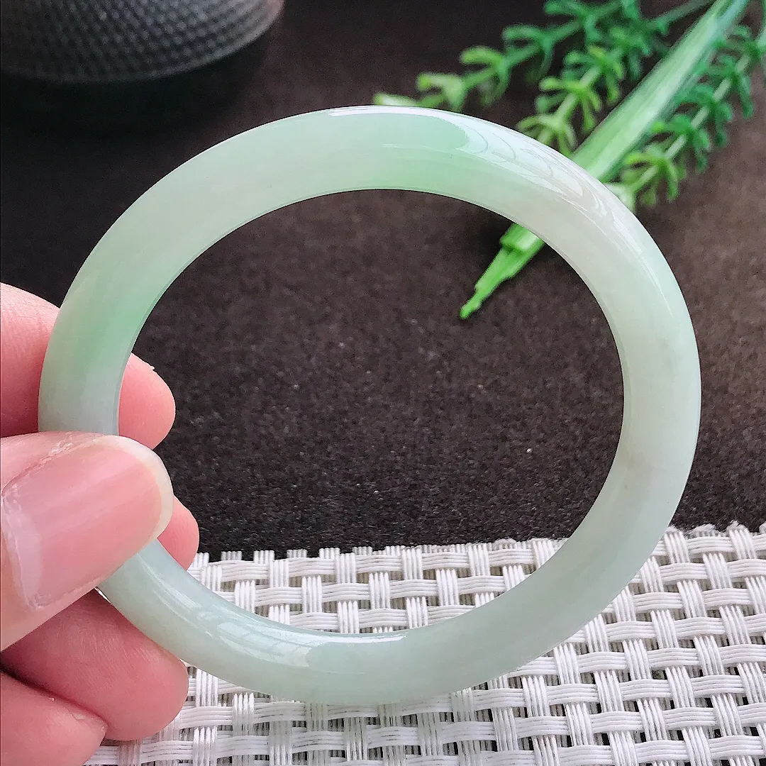 天然a货翡翠52.5/7.2/7.8老坑秀气冰润浅绿圆条手镯翡翠玉手镯