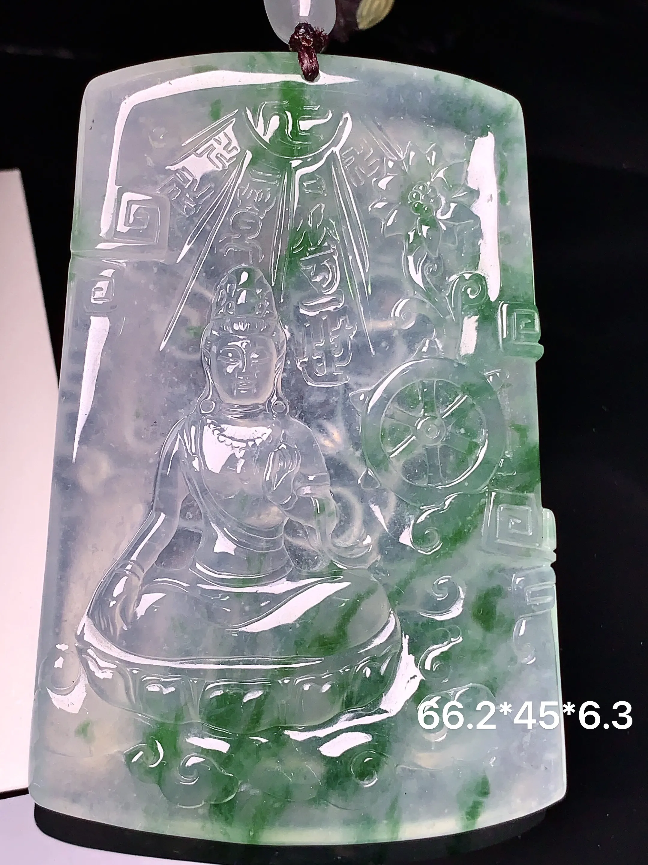 冰种飘绿观音菩萨吊坠 玉质细腻 色泽清新艳丽 整体尺寸66.2*45*6.3