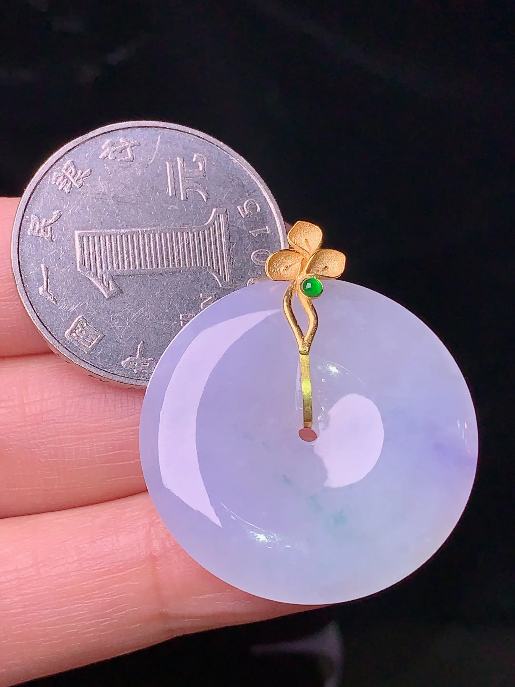 18k金镶嵌紫罗兰平安扣吊坠 玉质细腻 色泽清新艳丽 整体尺寸33.2*28.5*4.3