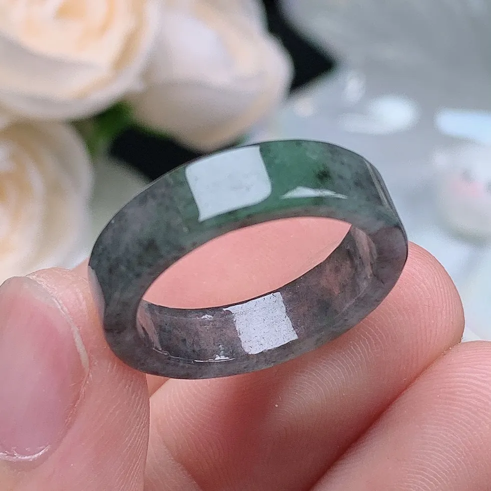 缅甸翡翠老坑种翡翠水润飘绿方乌鸡戒指玉指环  水润通透 尺寸：18.2-5.7-2.7mm 17号圈