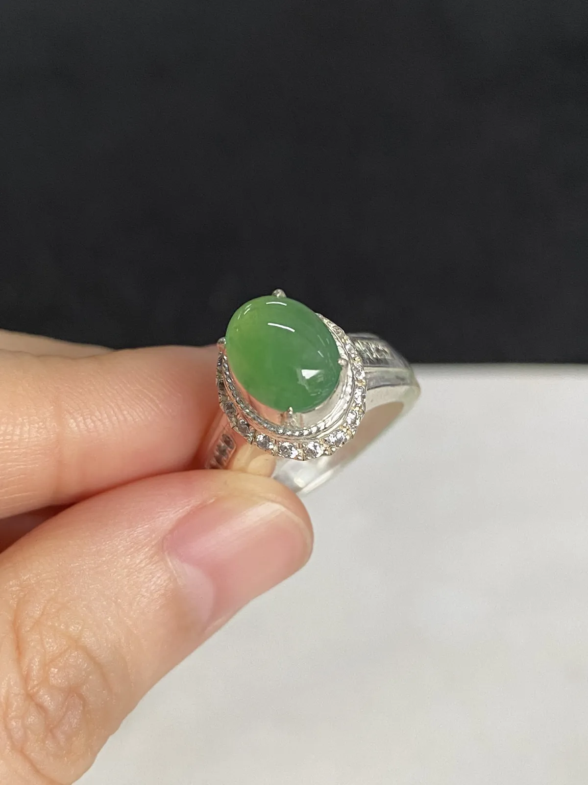 翡翠椭圆形蛋面