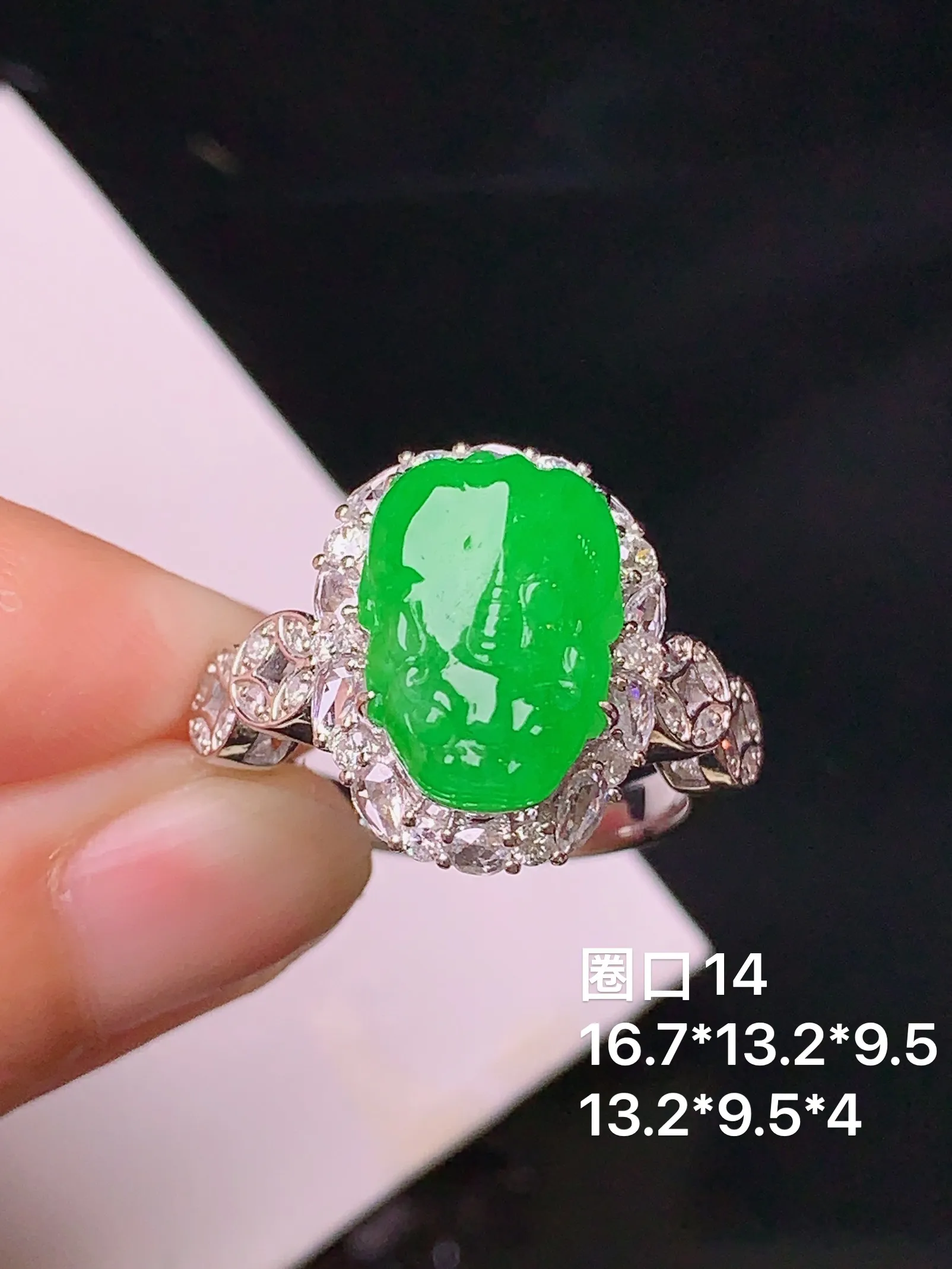 18k金钻镶嵌满绿貔貅戒指 玉质细腻 色泽清新艳丽 圈口14 整体尺寸16.7*13.2*9.5