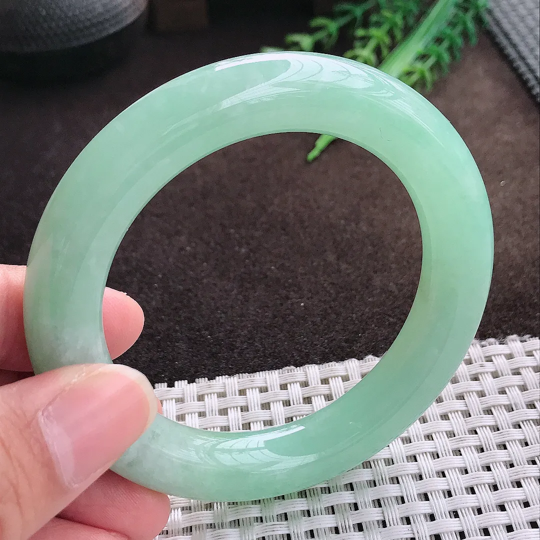 天然a货翡翠54.5/11.2老坑精美温润苹果绿圆条手镯翡翠玉手镯