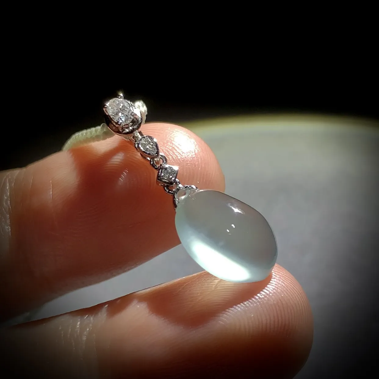 高品质福瓜，
25.5-裸石12.6-8.8-6mm，
18K金，南非钻，