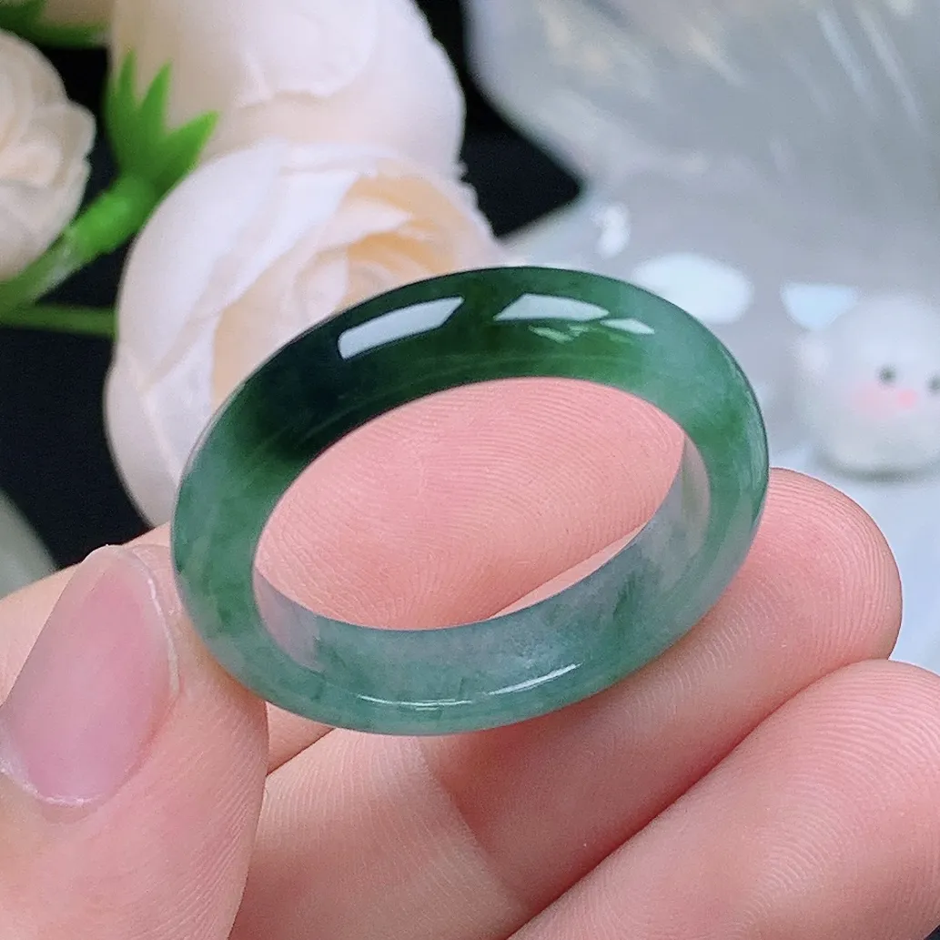 缅甸翡翠老坑种水润起胶飘花大圈口戒指玉指环  水润通透 尺寸：23.3-6.1-3.8mm 32号圈