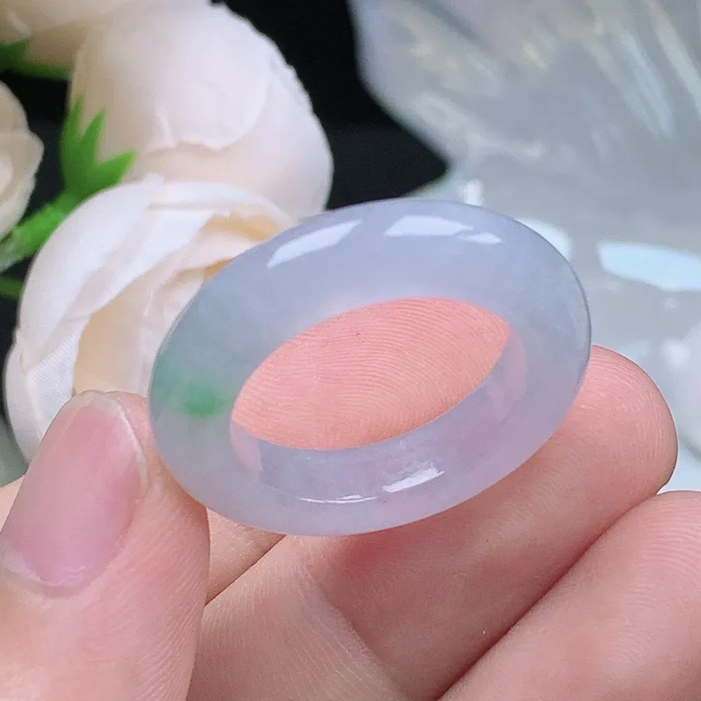 缅甸翡翠老坑种翡翠淡春彩飘绿戒指玉指环  水润通透 尺寸：19.8-5.6-5mm 22号圈口4S