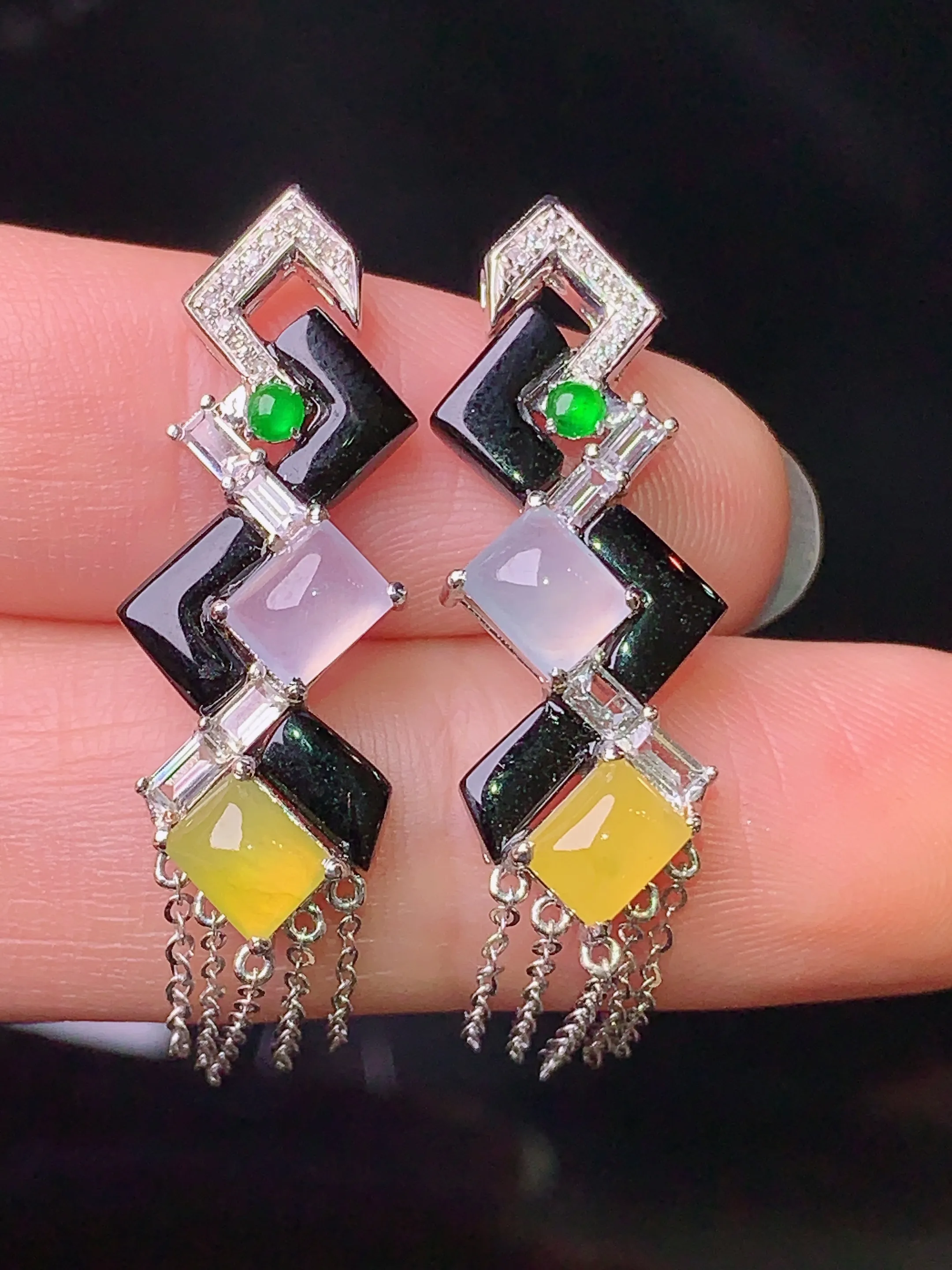 18k金钻镶嵌冰黄方牌耳坠 玉质细腻 色泽清新艳丽 整体尺寸41.6*10.2*4.8