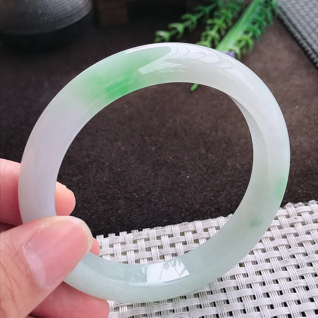 天然a货翡翠60/11/8.8老坑冰润起胶飘绿大圈口手镯宽边翡翠玉手镯
