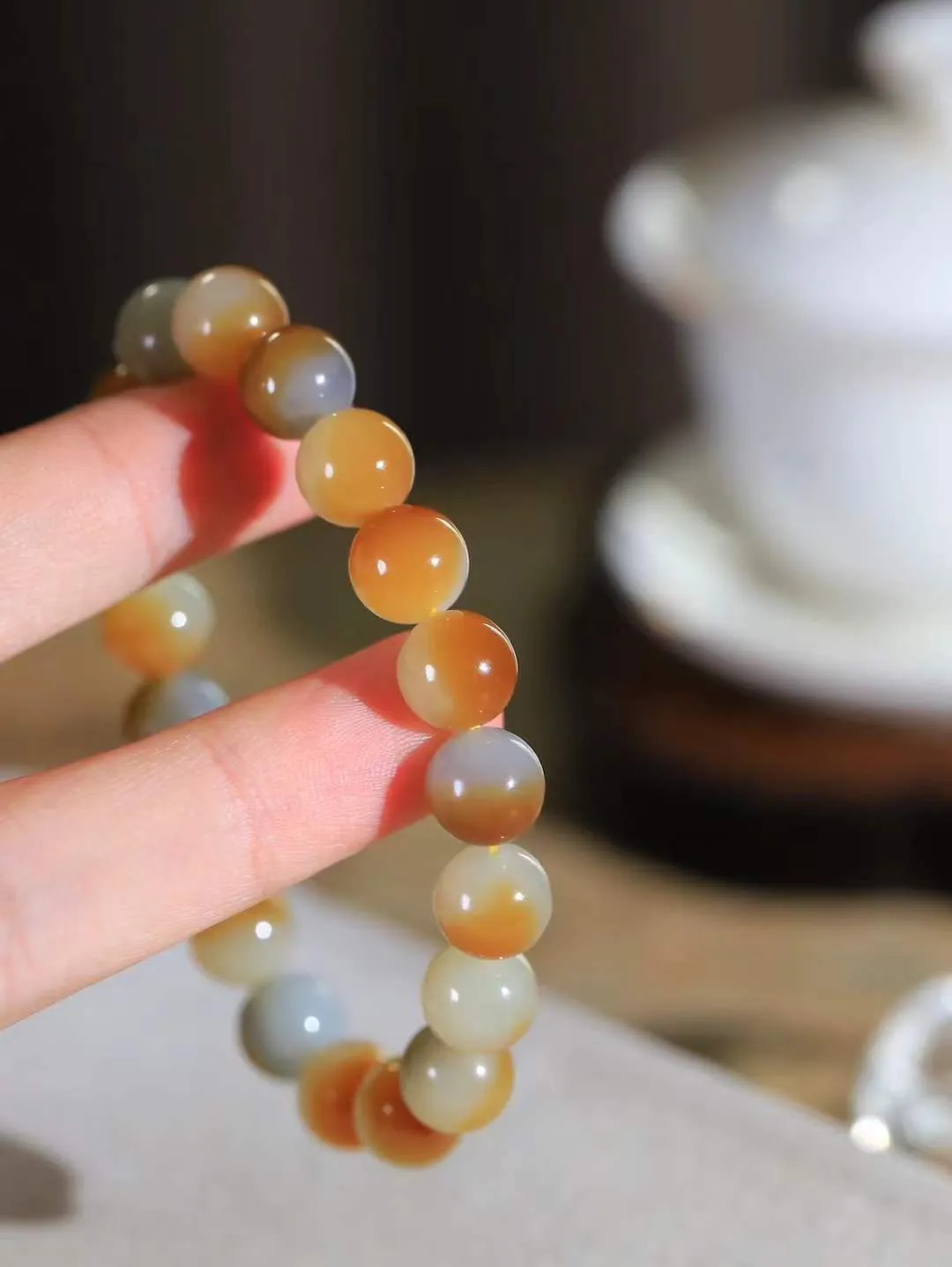 【珠圆玉润.手串】

精品️和田玉三色珠圆玉润手串 玉质温润细腻  整串打磨圆润，佩戴舒适。珠珠落玉盘，间关莺语花底滑，一生美好时光，无论身在何处，都有它相伴相守。事事顺遂，幸福美满，吉祥如意。重29.5克 尺寸取一10mm  FDA-221101133