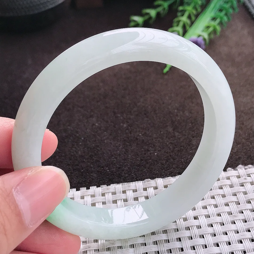 天然a货翡翠57.5/1.3/8.3老坑精美飘阳绿手镯宽边翡翠玉手镯