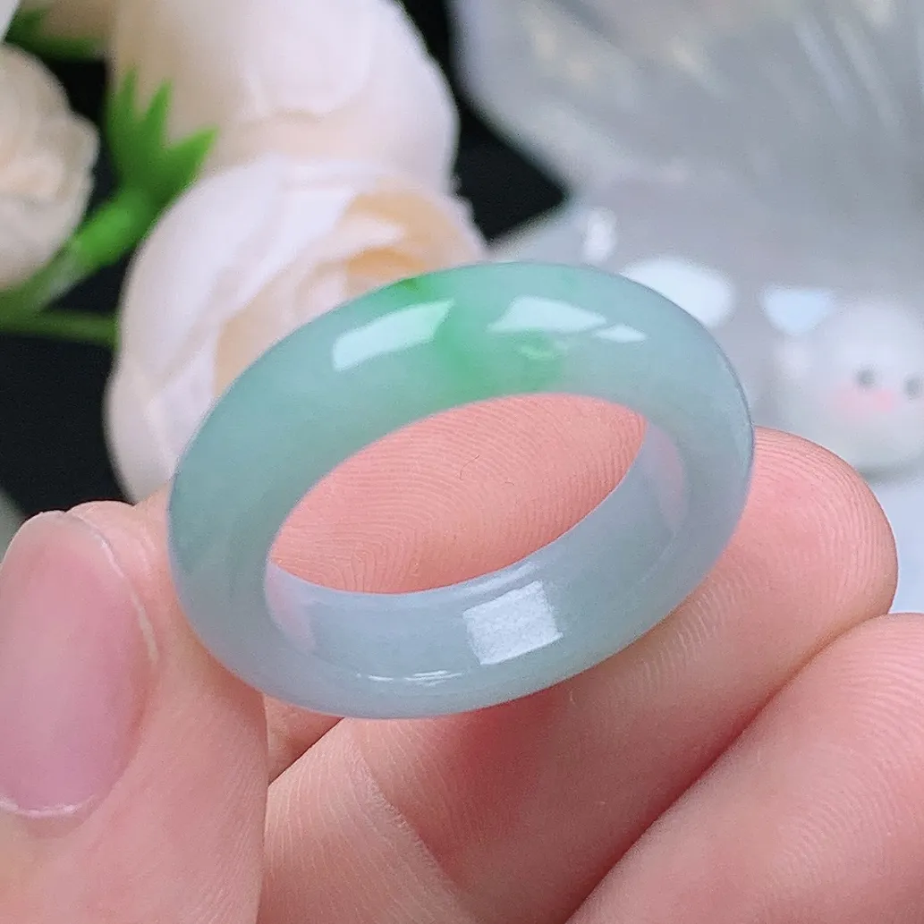 缅甸翡翠老坑种水润起飘阳绿戒指玉指环  水润通透 尺寸：18.8-6.3-3.8mm 19号圈口3S