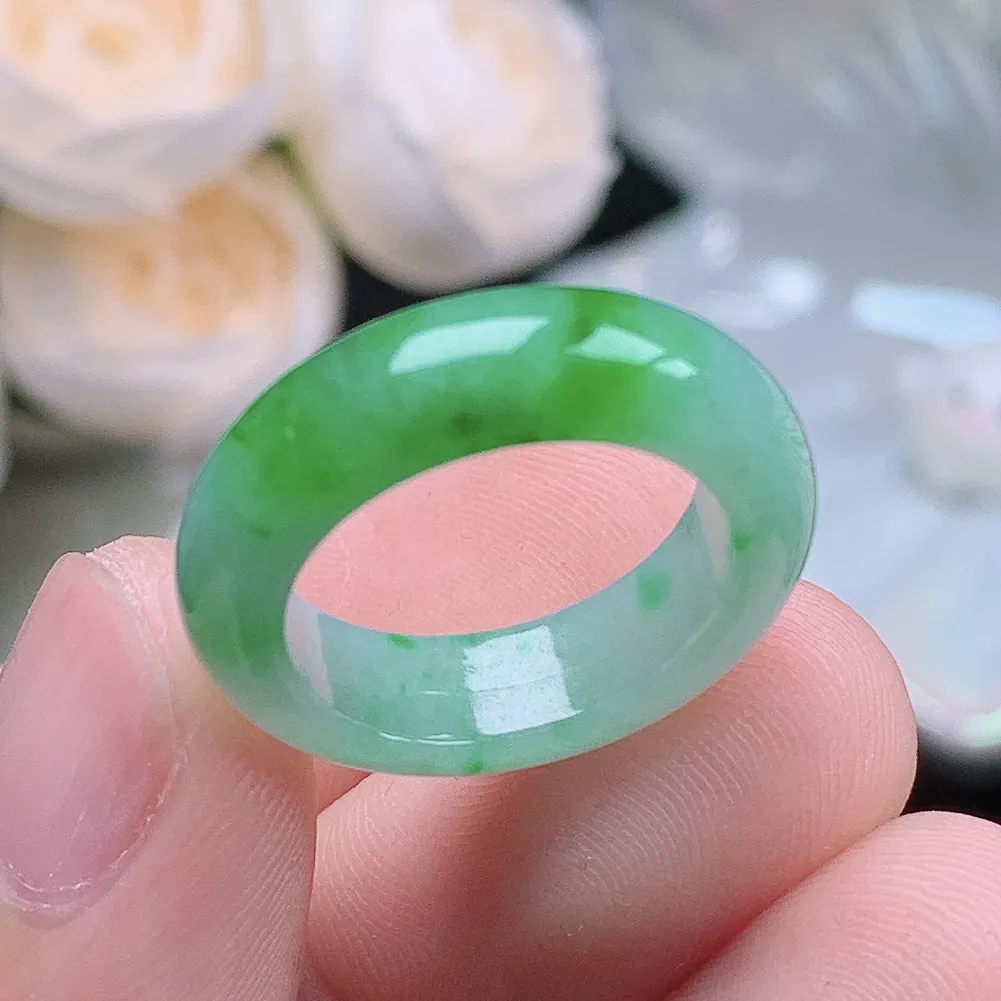 缅甸翡翠老坑种水润飘阳绿戒指玉指环  水润通透 尺寸：16.8-6-3.9mm 13号圈口4S