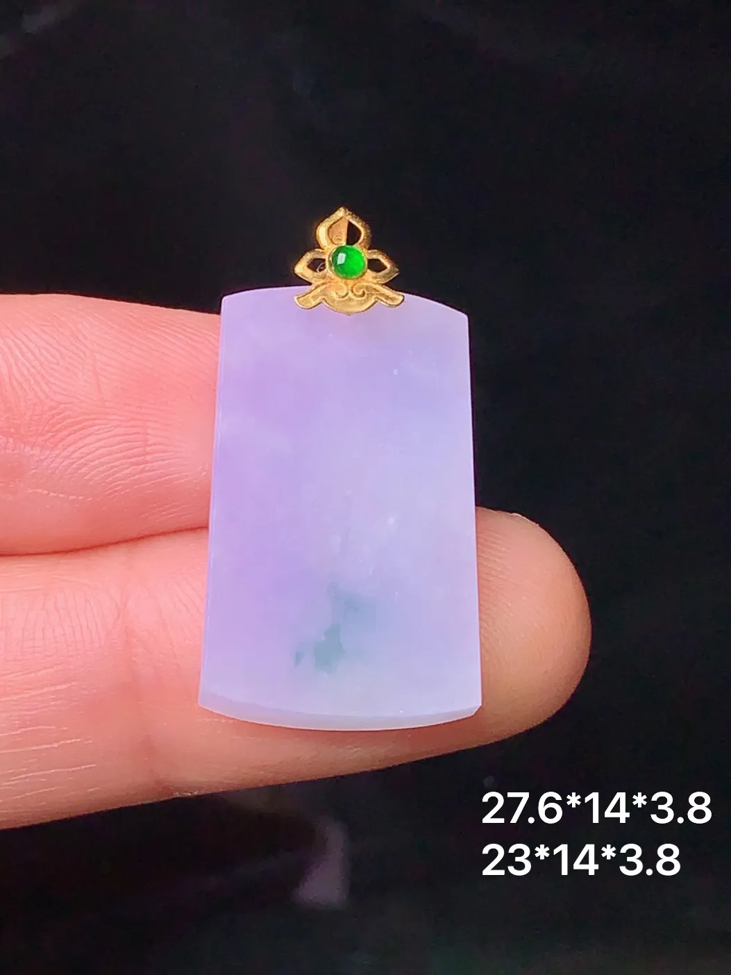 18k金镶嵌紫罗兰无事牌吊坠 玉质细腻 色泽清新艳丽 整体尺寸27.6*14*3.8