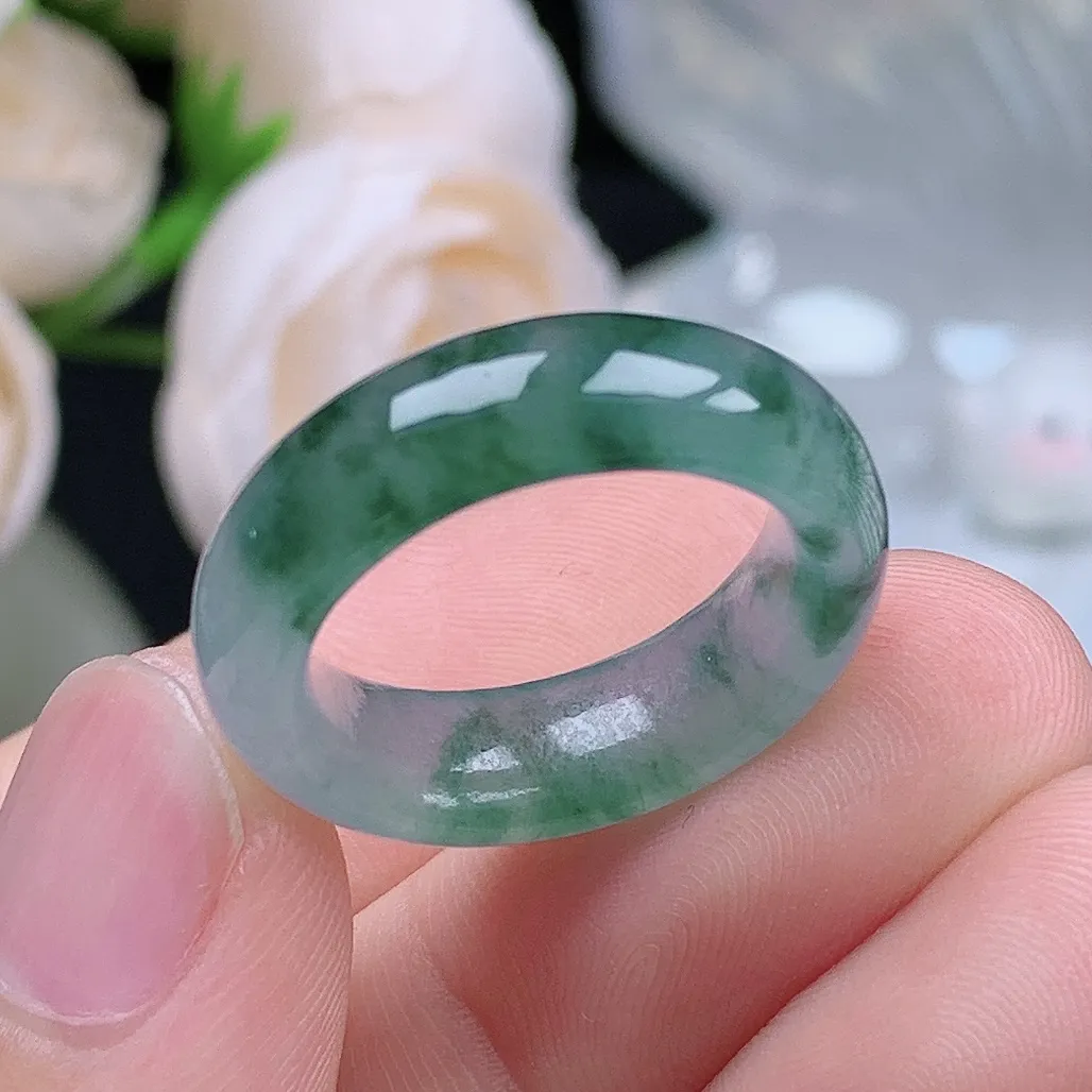 缅甸翡翠老坑冰种水润起胶飘花戒指玉指环  水润通透 尺寸：17.2-6.6-4mm 15号圈口3S