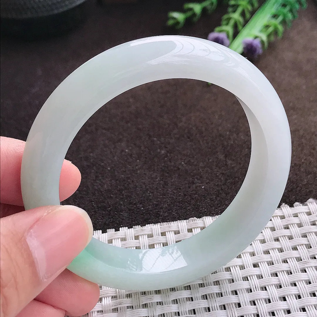 天然a货翡翠54/11.8/8.5老坑精美冰润飘绿手镯宽边翡翠玉手镯