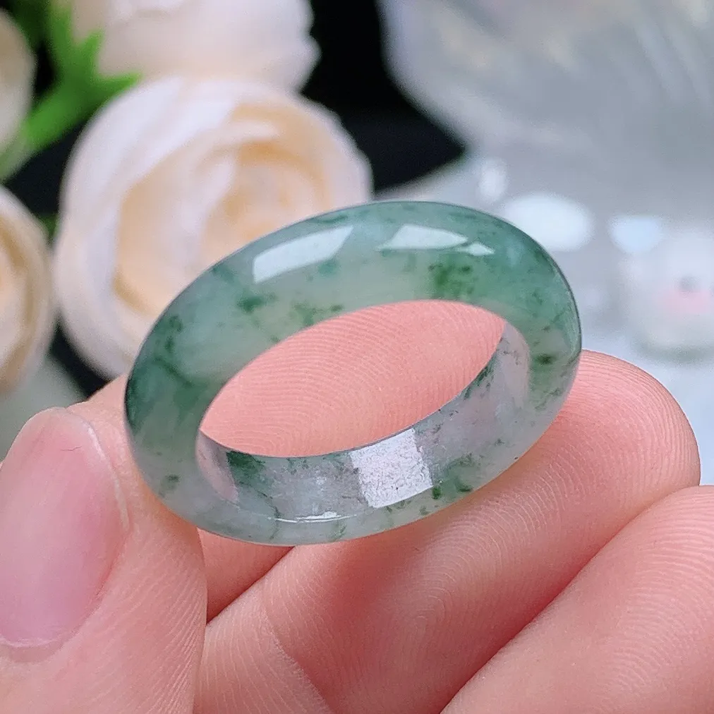 缅甸翡翠老坑种水润起胶飘绿花戒指玉指环  水润通透 尺寸：18.5-5.6-3.4mm 18-19号圈口3S
