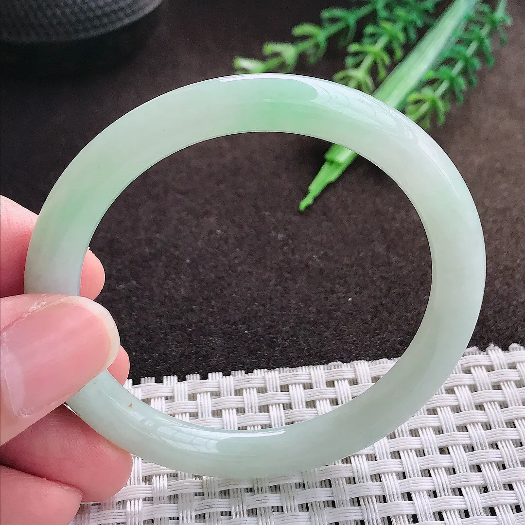 天然a货翡翠52.5/7.2/7.8老坑秀气冰润浅绿圆条手镯翡翠玉手镯