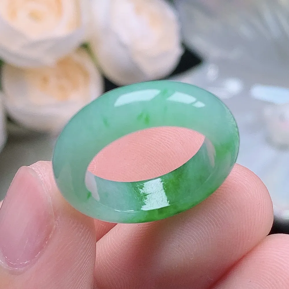 缅甸翡翠老坑种水润飘阳绿戒指玉指环  水润通透 尺寸：16.8-6-3.9mm 13号圈口4S