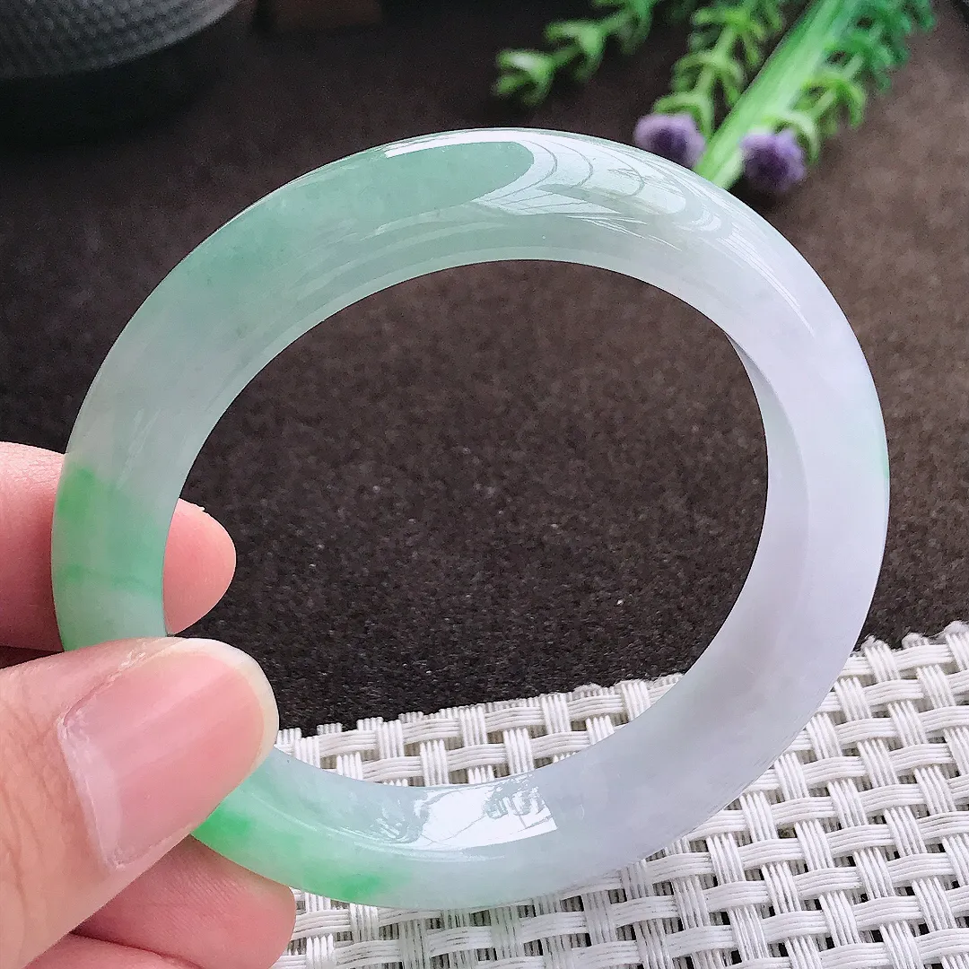 天然a货翡翠53/10.9/8.3老坑冰胶水灵飘阳绿手镯宽边翡翠玉手镯