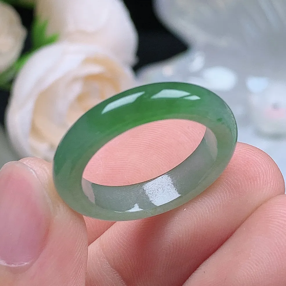 缅甸翡翠老坑种翡翠水润飘绿戒指玉指环  水润通透 尺寸：18.2-4.6-3.6mm 17-18号圈