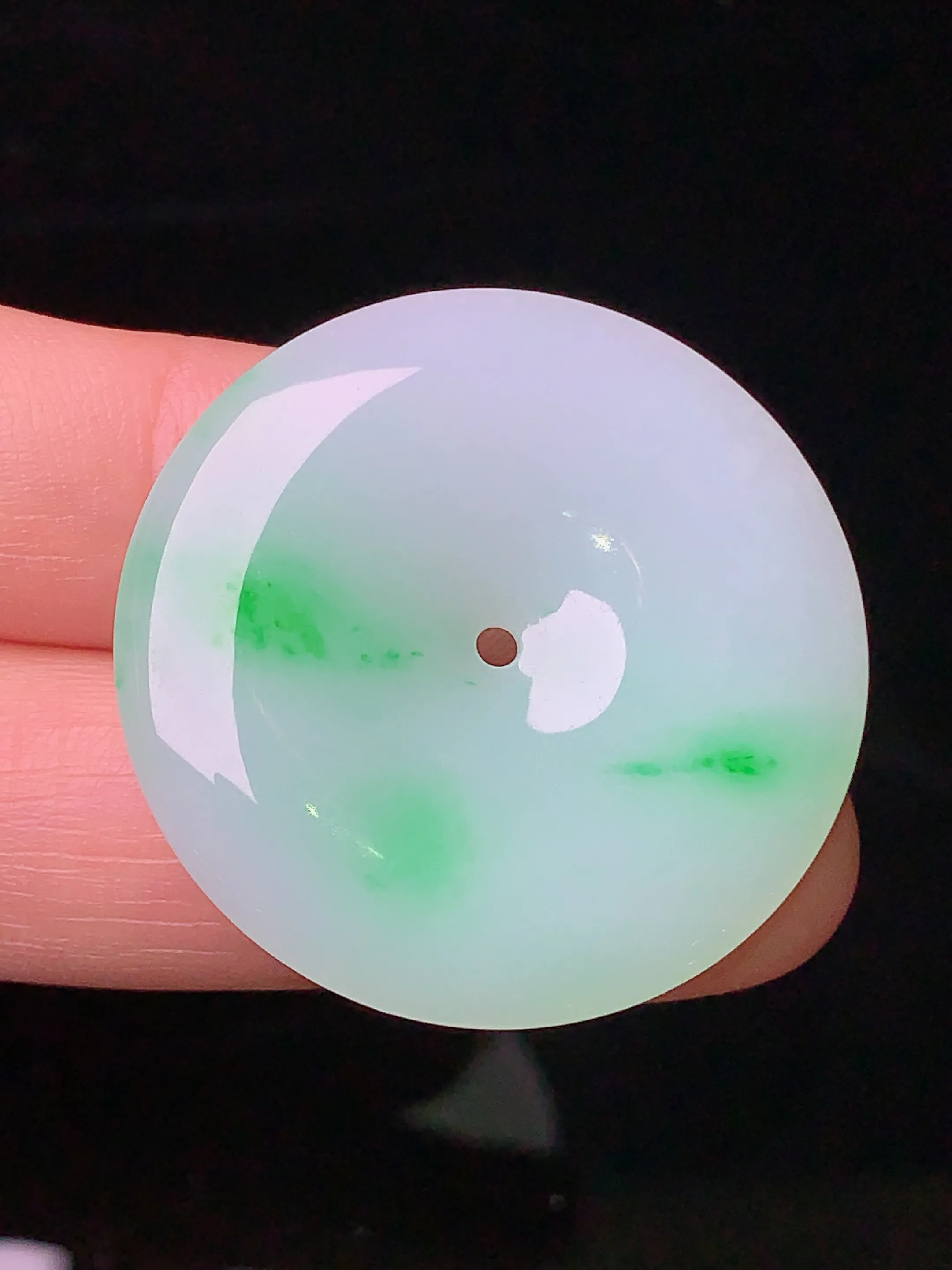 飘绿平安扣吊坠 玉质细腻 色泽清新艳丽 整体尺寸31.6*5