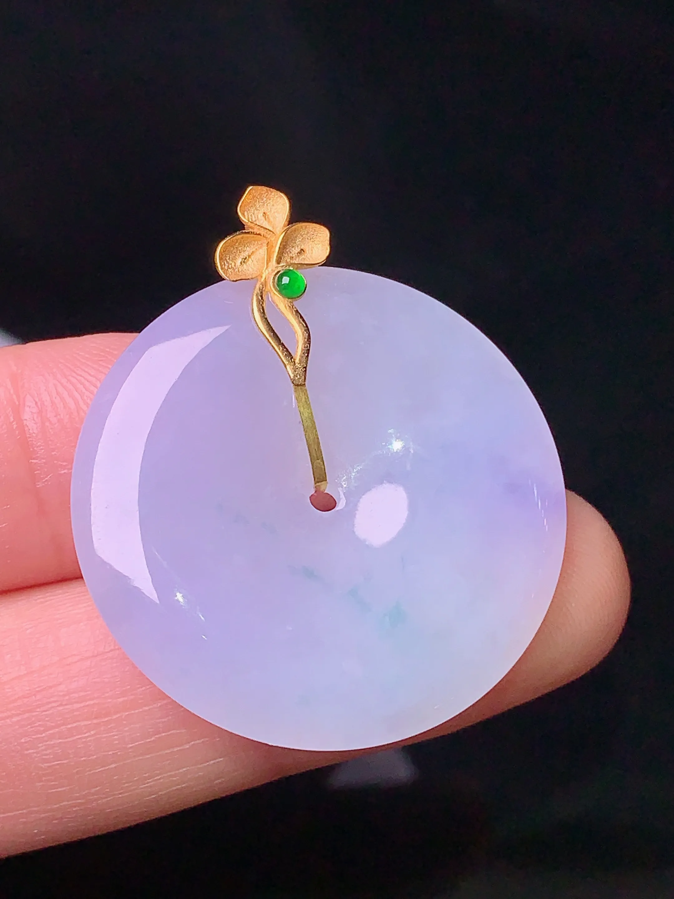 18k金镶嵌紫罗兰平安扣吊坠 玉质细腻 色泽清新艳丽 整体尺寸33.2*28.5*4.3