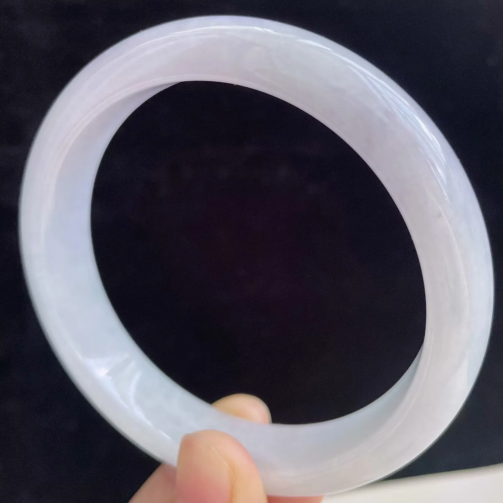 60.7大圈有种有色天然翡翠A货淡紫玉手镯好种水春彩水润手镯60.65g