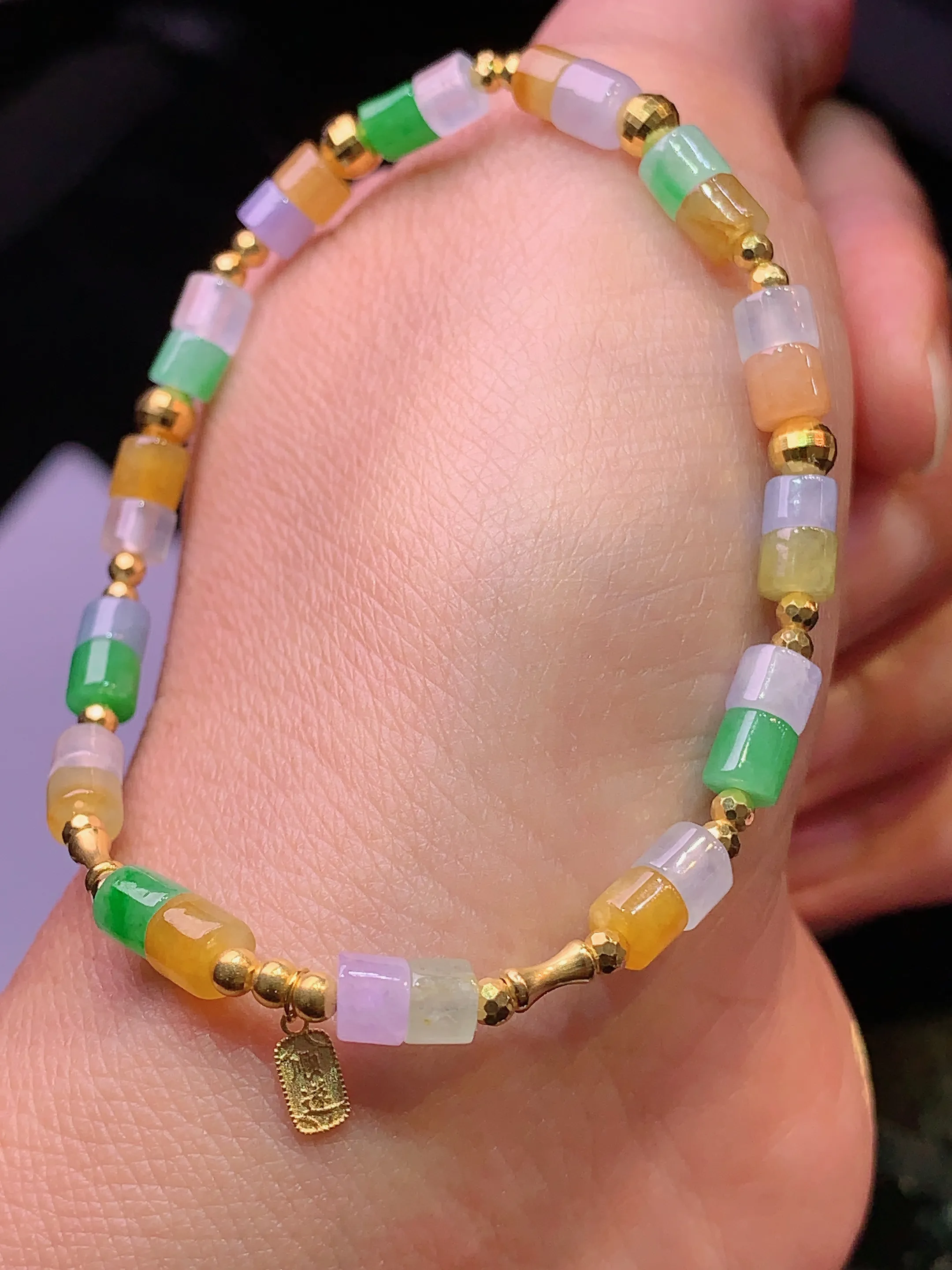 18k金镶嵌三彩路路通手链 玉质细腻 色泽清新艳丽 整体尺寸4.5*3.5