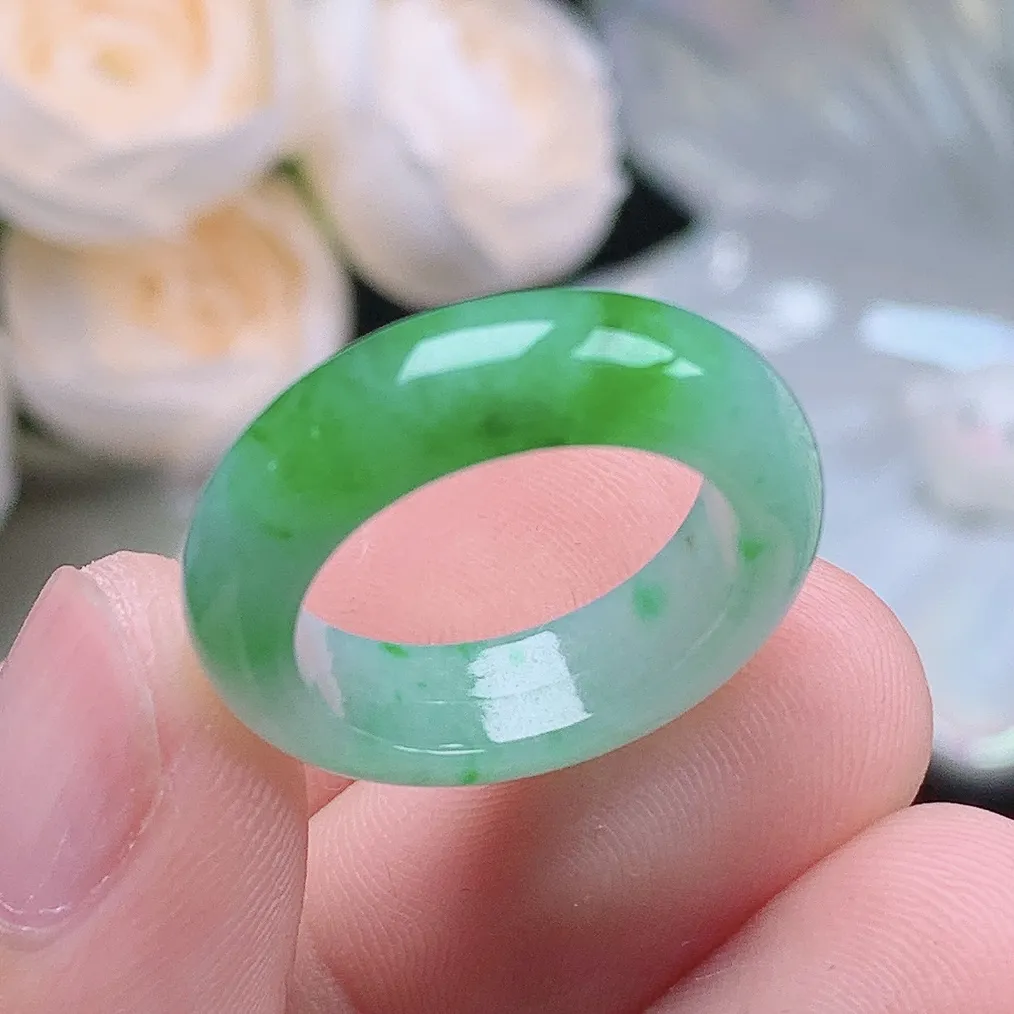 缅甸翡翠老坑种水润飘阳绿戒指玉指环  水润通透 尺寸：16.8-6-3.9mm 13号圈口4S