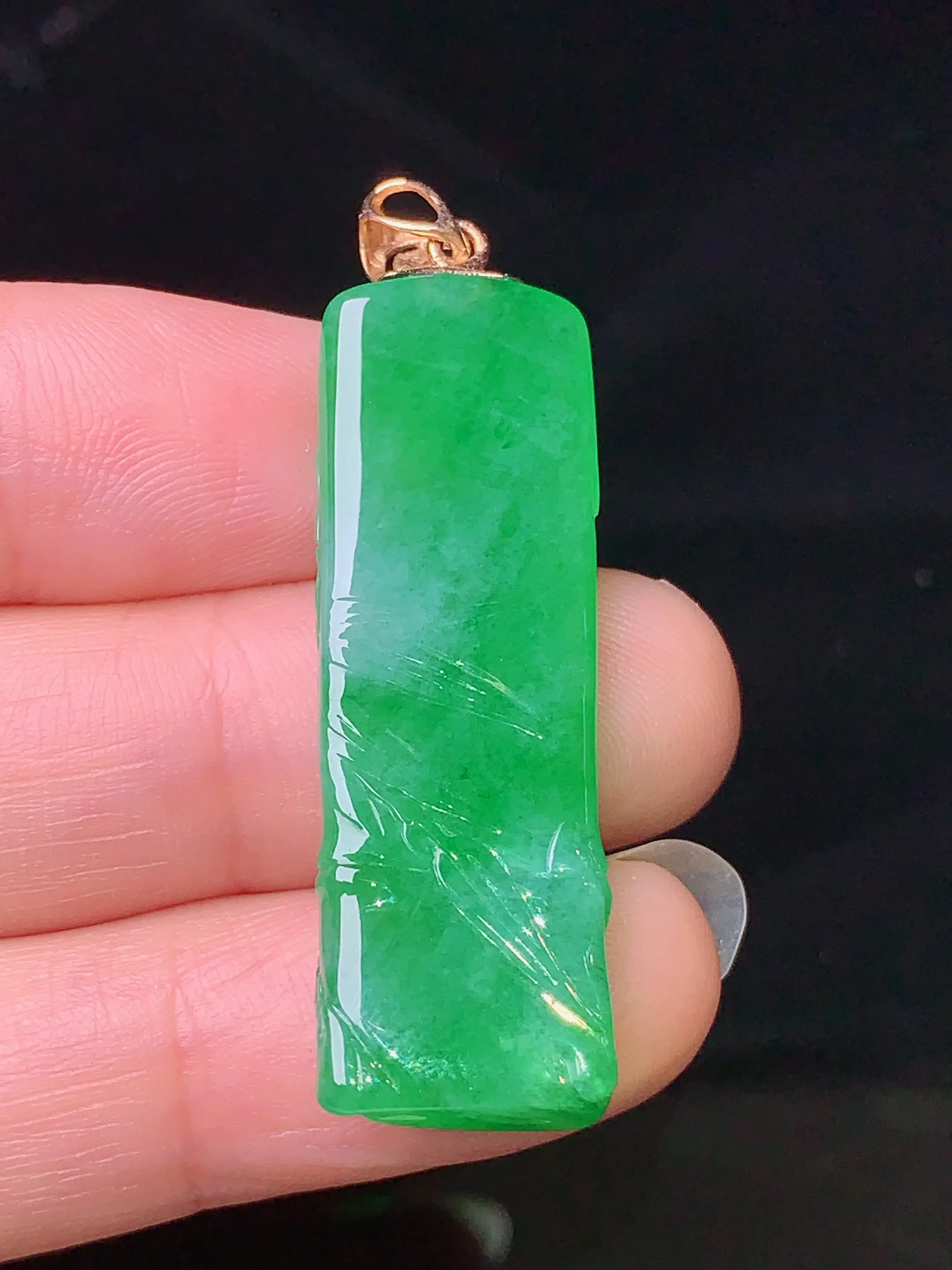 18k金镶嵌翠绿竹节吊坠 玉质细腻 色泽清新艳丽 裸石尺寸38*12.5*4.8