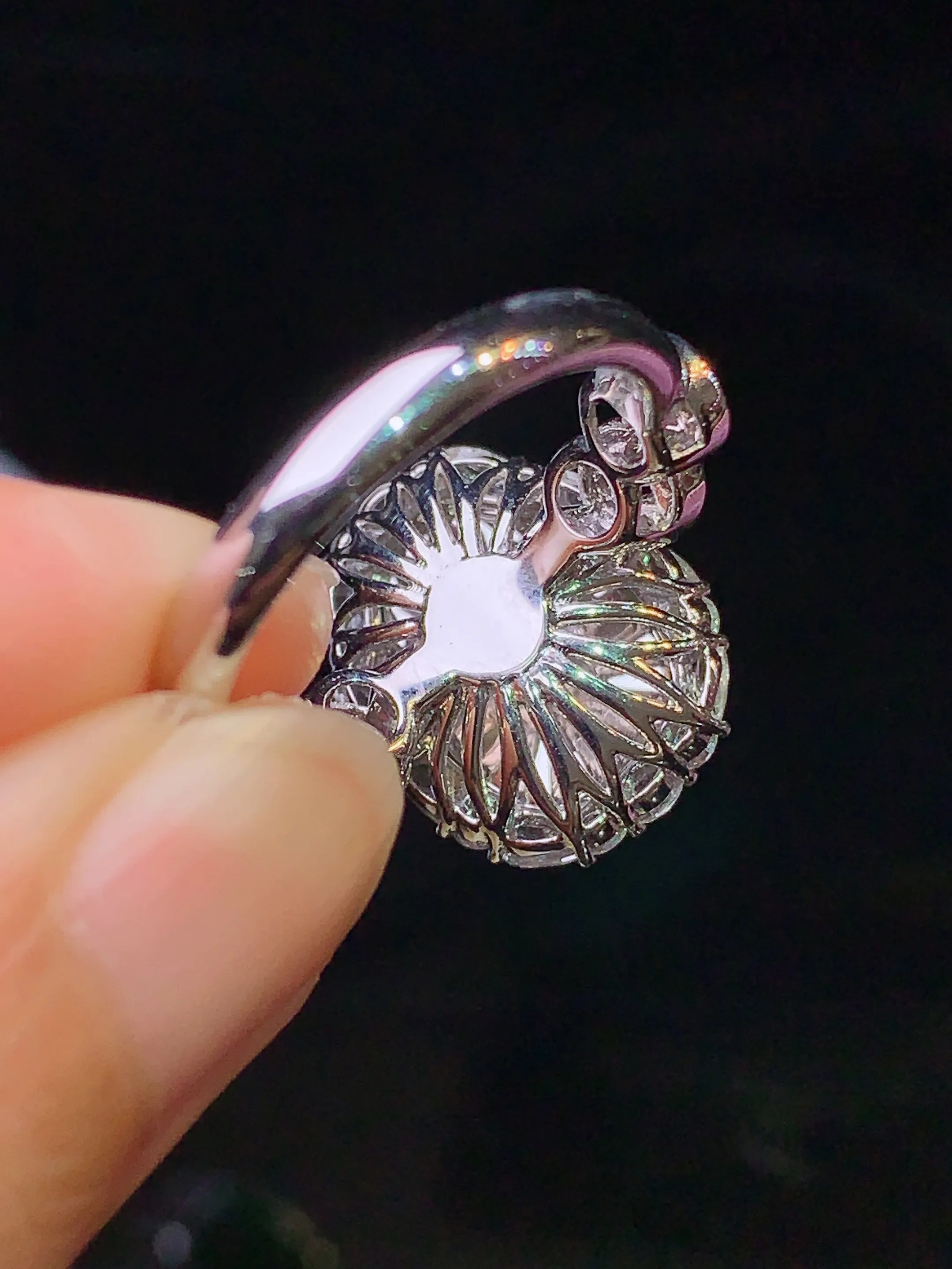 18k金钻镶嵌满绿貔貅戒指 玉质细腻 色泽清新艳丽 圈口14 整体尺寸16.7*13.2*9.5