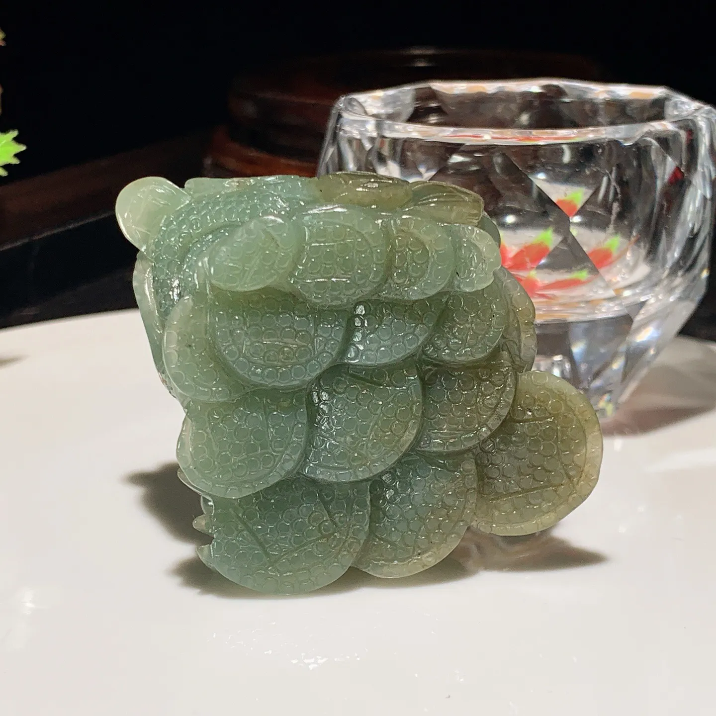 新疆且末糖富贵缠身金蟾把件。尺寸68/55/28重108克。玉质细腻油润。手推出油。佩戴高端典雅。lt251111