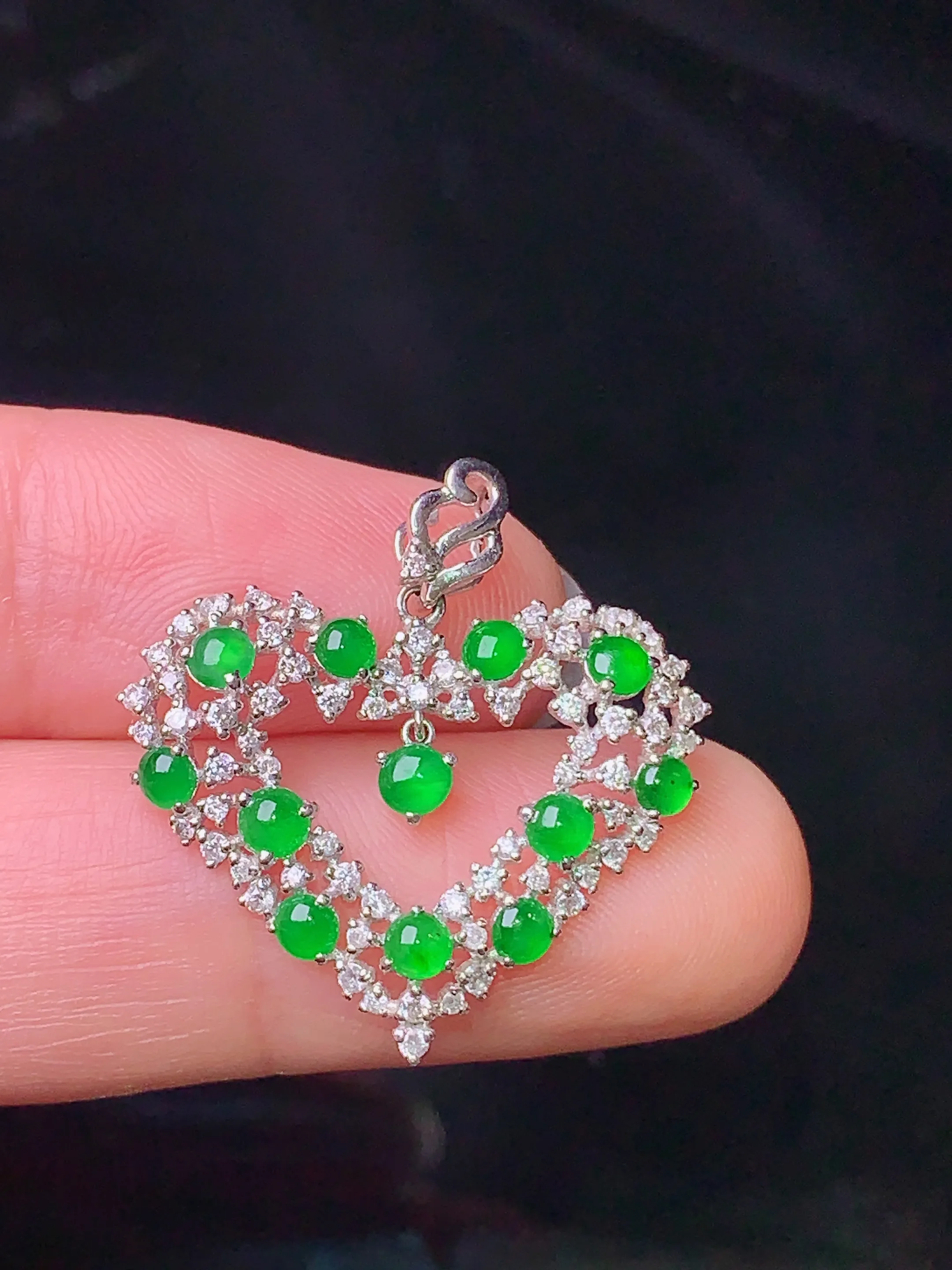 18k金钻镶嵌满绿蛋面组合吊坠 玉质细腻 色泽清新艳丽 整体尺寸25*24.3*2.8