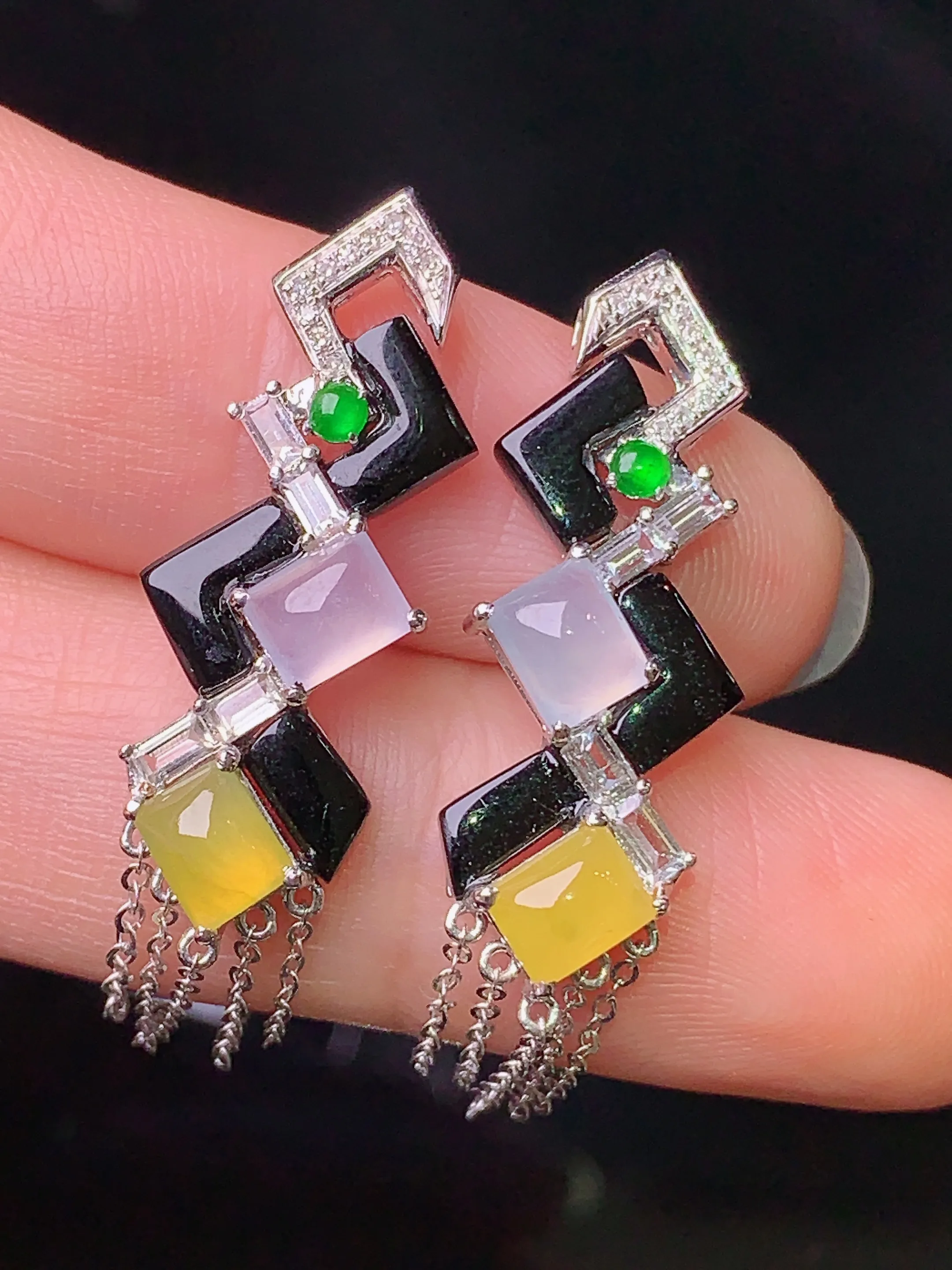 18k金钻镶嵌冰黄方牌耳坠 玉质细腻 色泽清新艳丽 整体尺寸41.6*10.2*4.8