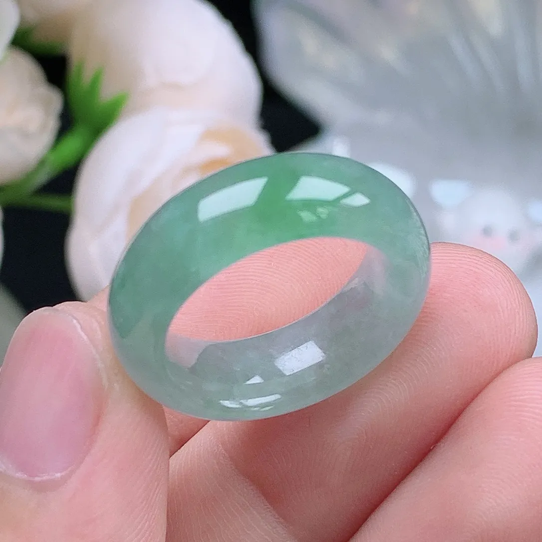 缅甸翡翠老坑种水润起胶轮胎飘绿戒指玉指环  水润通透 尺寸：17.2-7.8-4.2mm 14-15号圈口3S