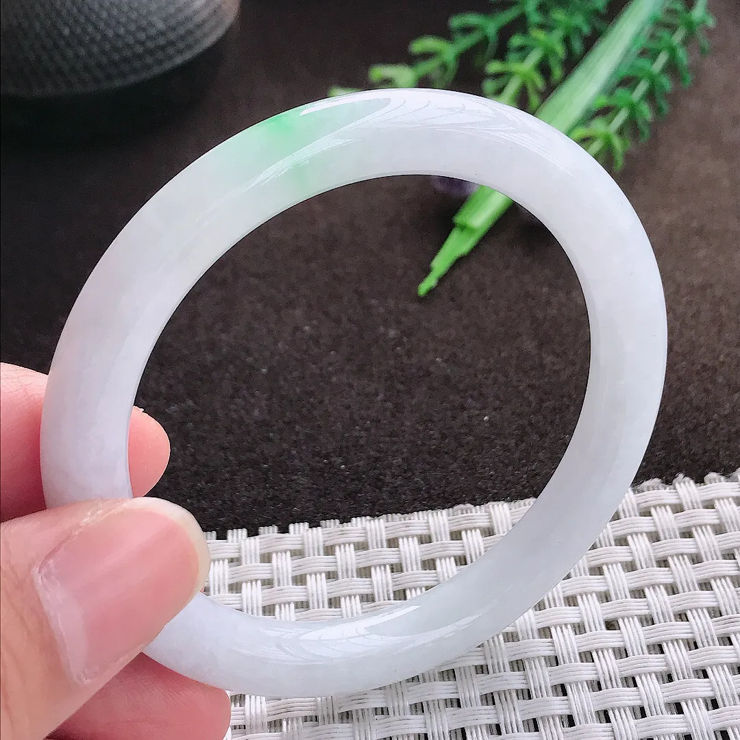 天然a货翡翠53.8/8.1/8.3老坑冰润飘绿圆条手镯宽边翡翠玉手镯