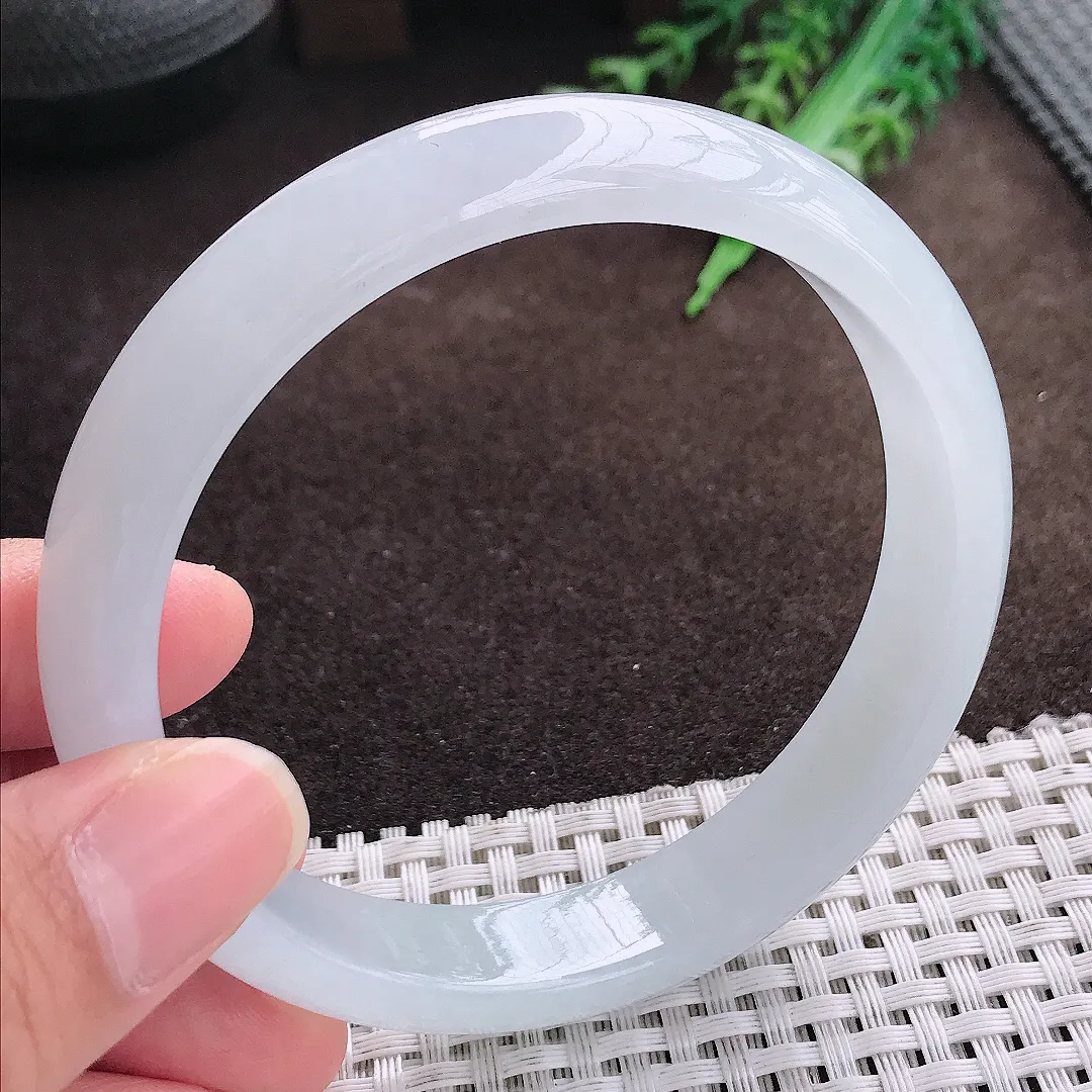 天然a货翡翠63.5/12.9/7.7老坑冰胶水灵月光彩大圈口手镯宽边翡翠玉手镯