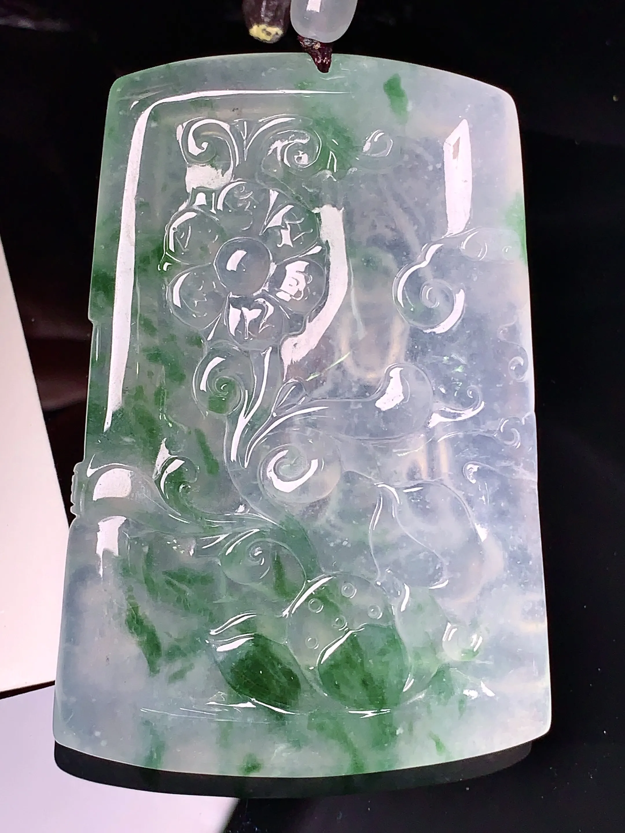 冰种飘绿观音菩萨吊坠 玉质细腻 色泽清新艳丽 整体尺寸66.2*45*6.3