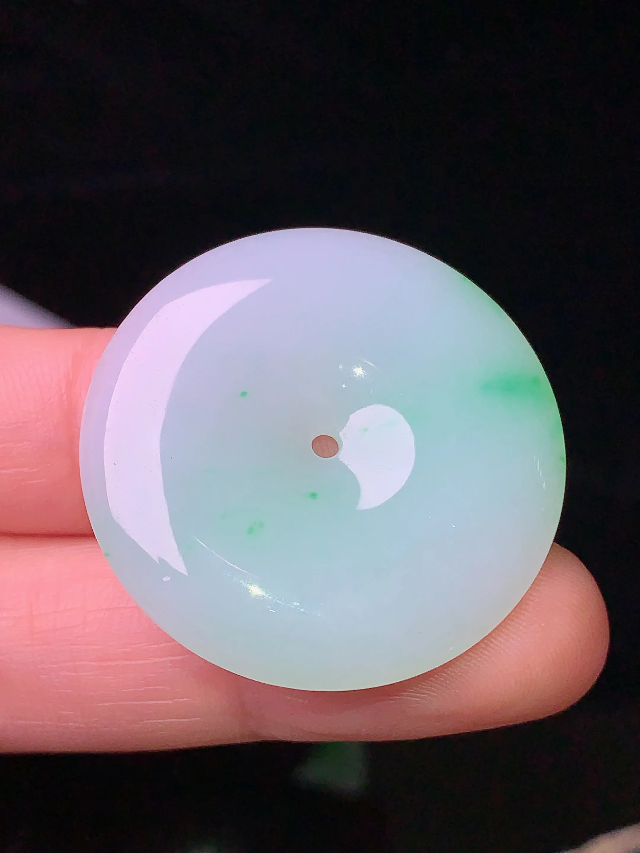 飘绿平安扣吊坠 玉质细腻 色泽清新艳丽 整体尺寸31.6*5