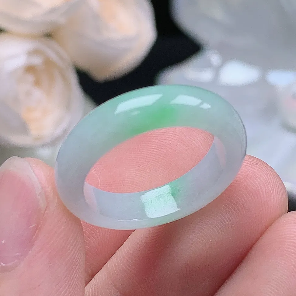 缅甸翡翠老坑种翡翠水润飘绿戒指玉指环  水润通透 尺寸：18.6-5.5-3.5mm 18-19号圈口4S