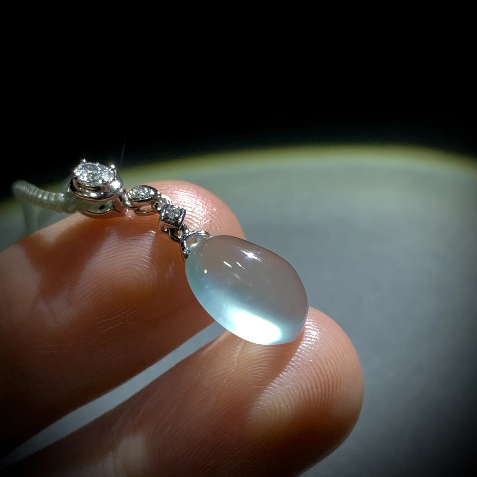 高品质福瓜，
25.5-裸石12.6-8.8-6mm，
18K金，南非钻，