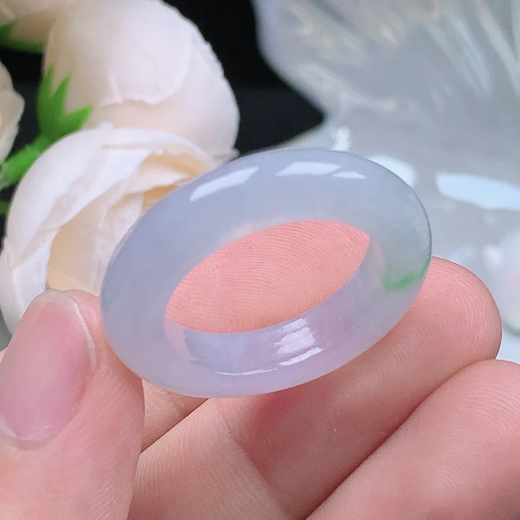 缅甸翡翠老坑种翡翠淡春彩飘绿戒指玉指环  水润通透 尺寸：19.8-5.6-5mm 22号圈口4S