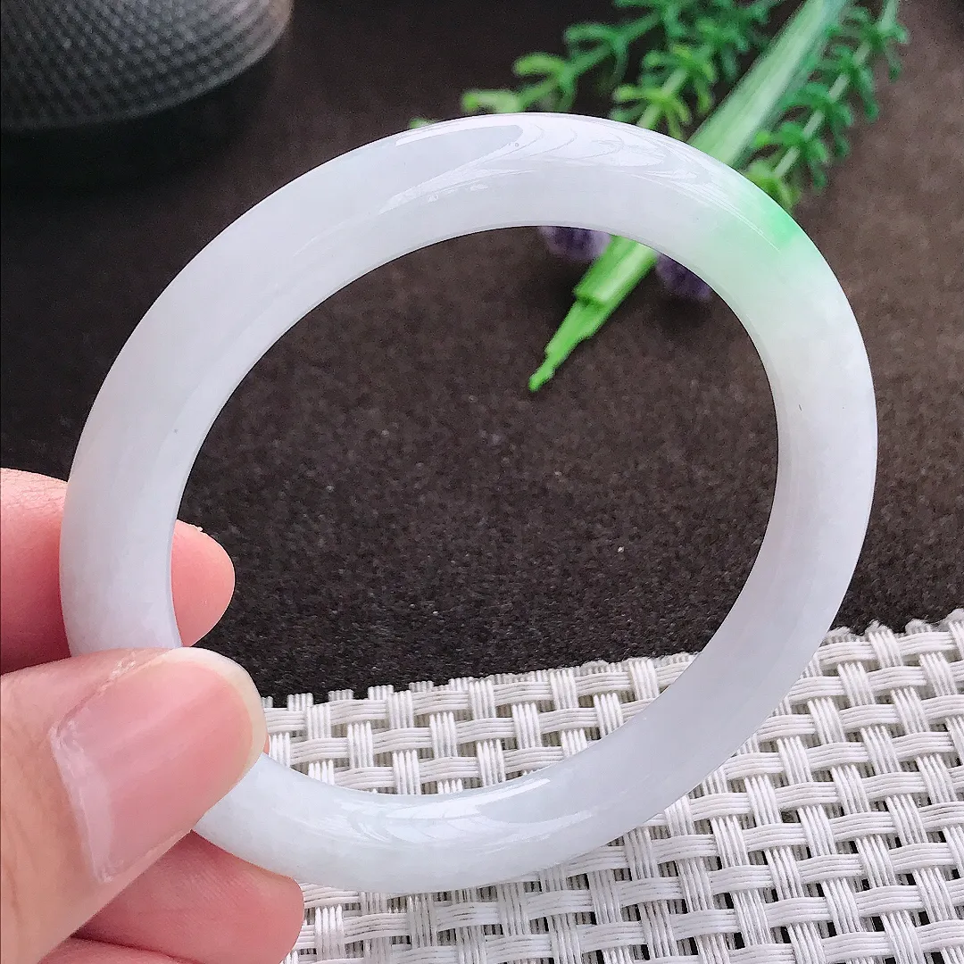 天然a货翡翠53.8/8.1/8.3老坑冰润飘绿圆条手镯宽边翡翠玉手镯