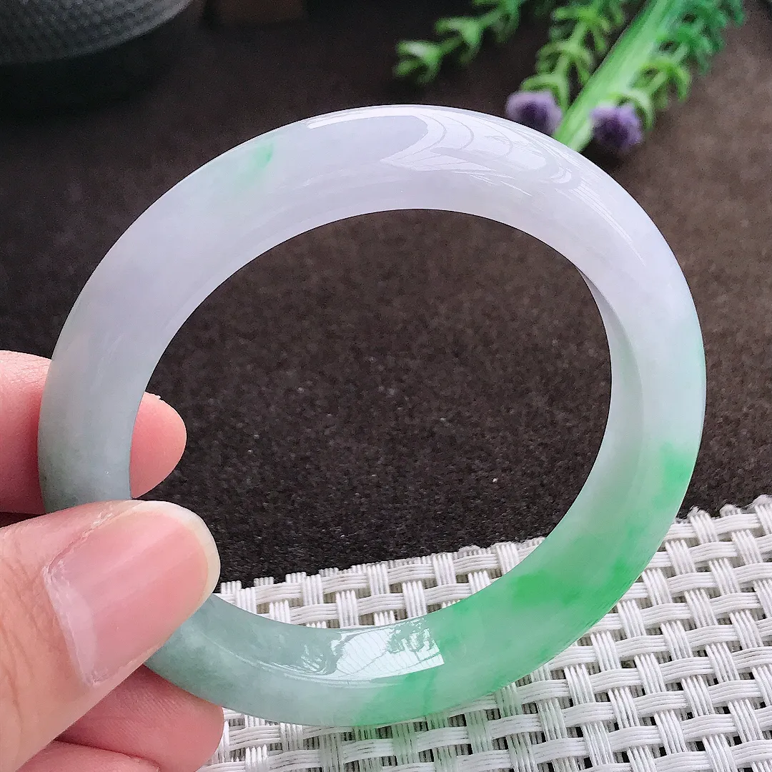 天然a货翡翠53/10.9/8.3老坑冰胶水灵飘阳绿手镯宽边翡翠玉手镯