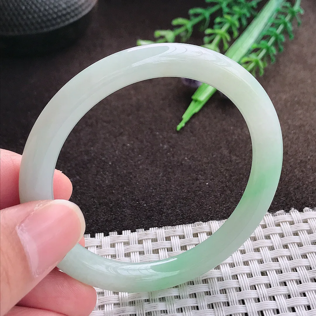 天然a货翡翠52.5/7.2/7.8老坑秀气冰润浅绿圆条手镯翡翠玉手镯