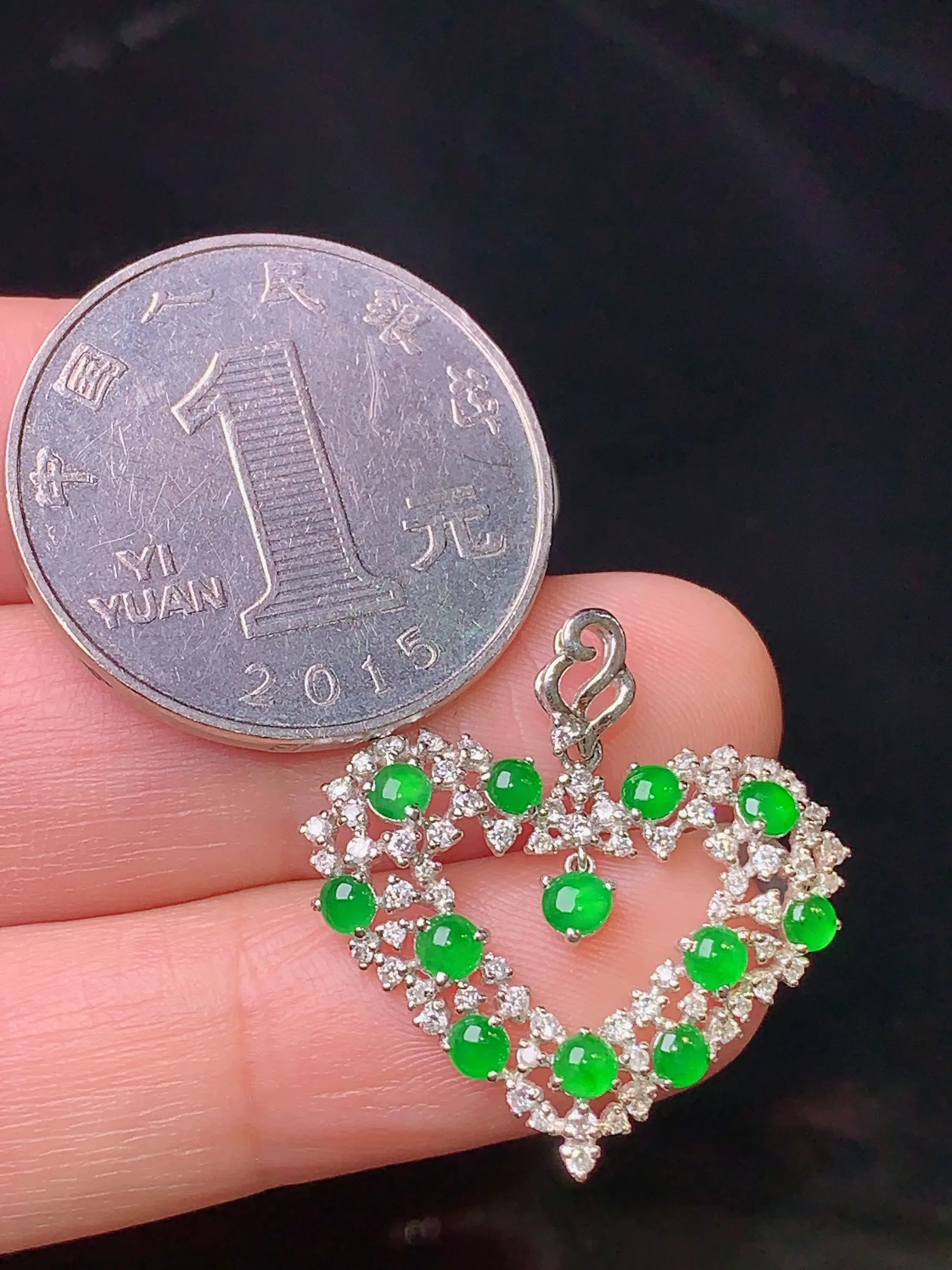 18k金钻镶嵌满绿蛋面组合吊坠 玉质细腻 色泽清新艳丽 整体尺寸25*24.3*2.8