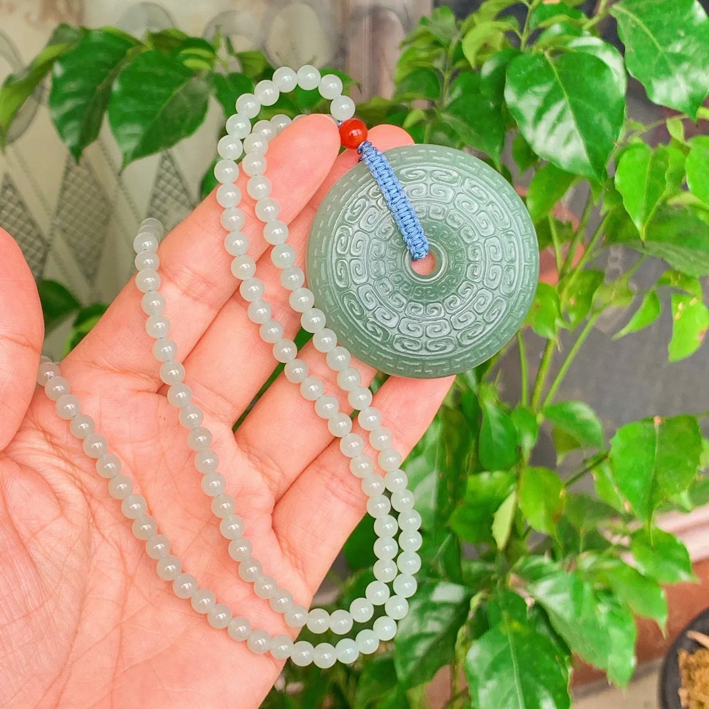 新疆和田玉且末蓝回纹平安扣挂件。尺寸49/9重65.4克。玉质细腻油润。手推出油。佩戴高端典雅。lt251112