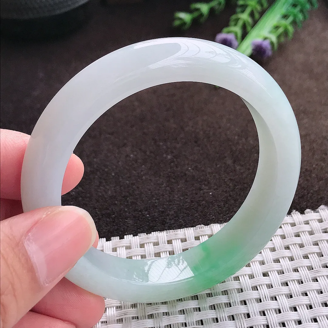 天然a货翡翠54/11.8/8.5老坑精美冰润飘绿手镯宽边翡翠玉手镯